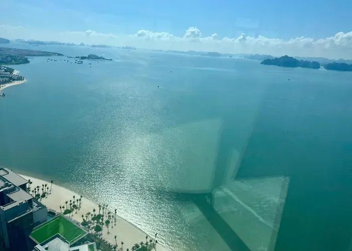 A La Carte Bay View Bien Tang Cao Aparthotel Ha Long
